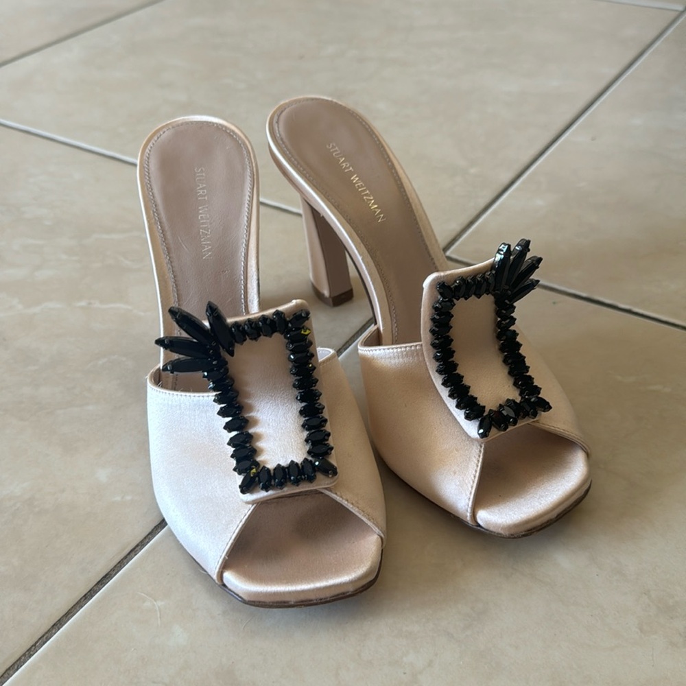 Stuart Weitzman Blush Satin Hell with Black Gemstones Size 8